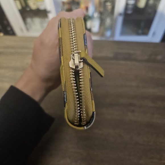 Gucci Shanghai Heartbeat Wallet - Picture 5 of 8